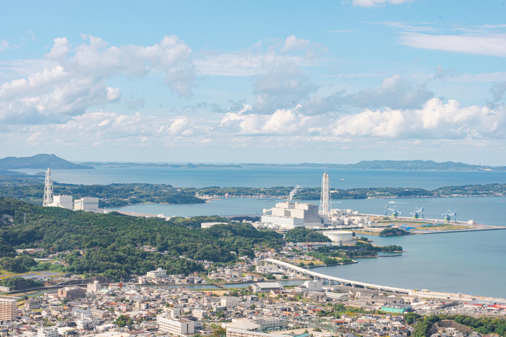 松浦市の不老山公園頂上展望台から撮影した志佐町周辺の写真です。
