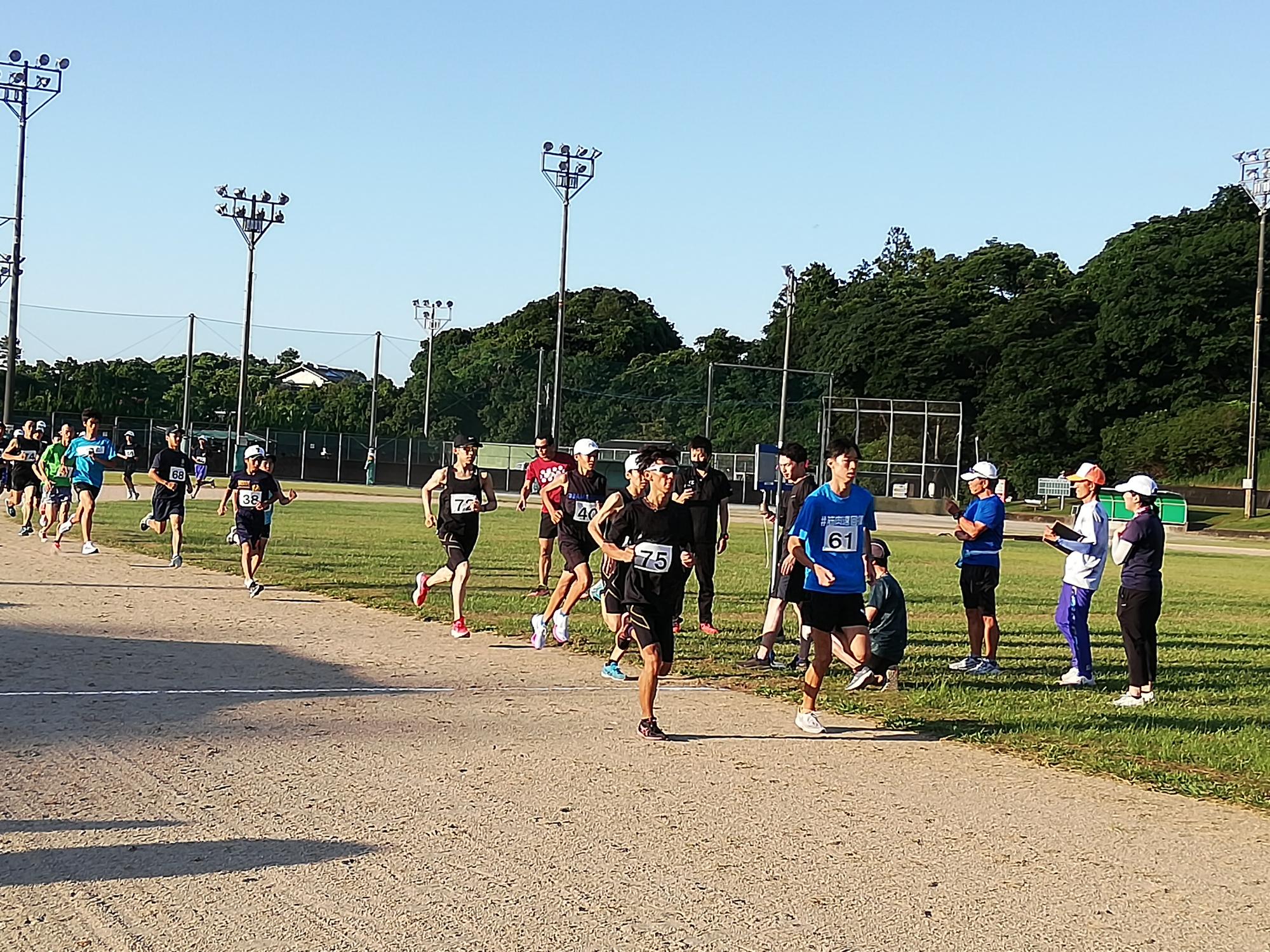 陸上競技協会 レース中の写真