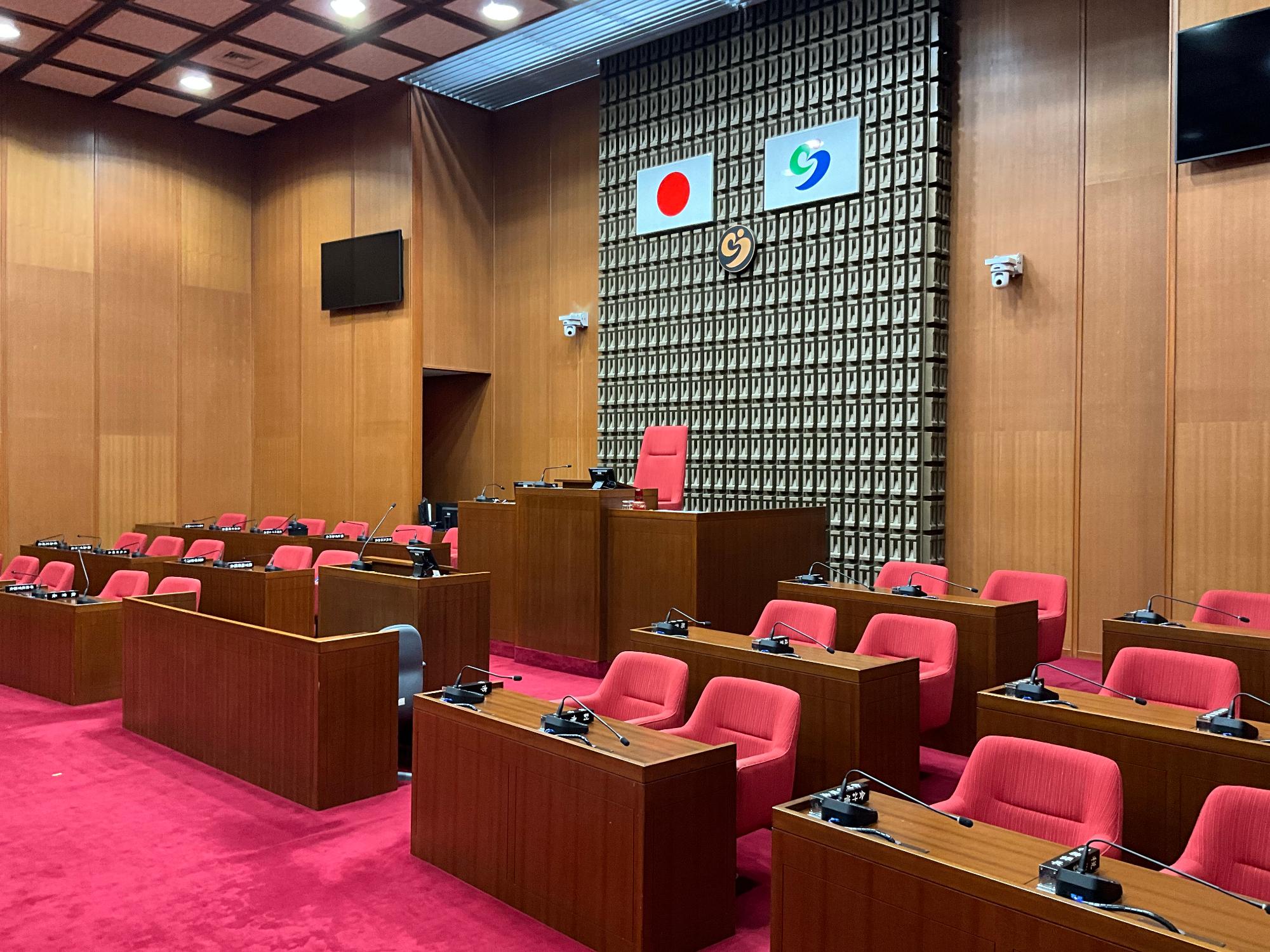 松浦市議場の写真