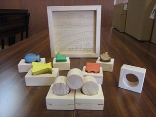 松浦市オリジナルの木製玩具