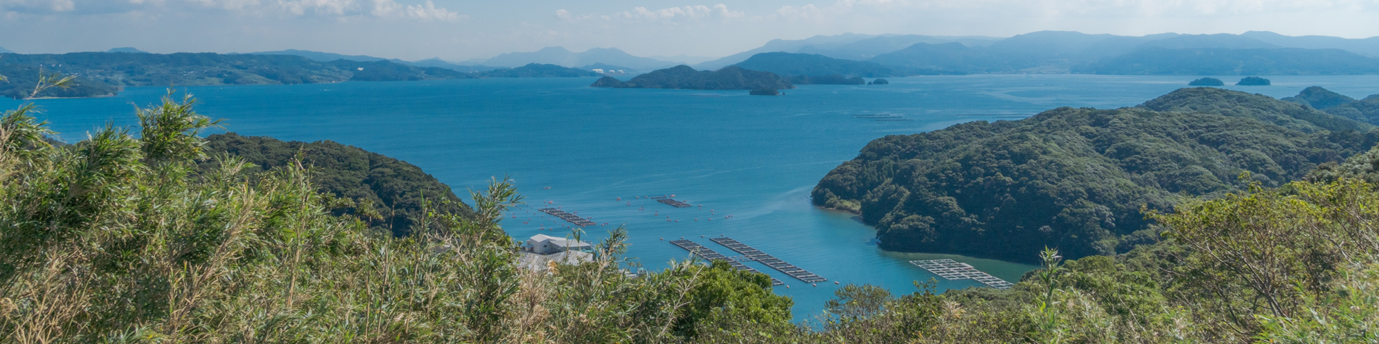 松浦市鷹島町　松浦市立埋蔵文化財センター付近展望台から望む海